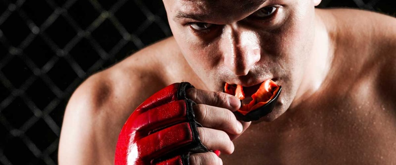 Капа для бокса: как выбрать и одеть защиту для зубов во время боя – фото