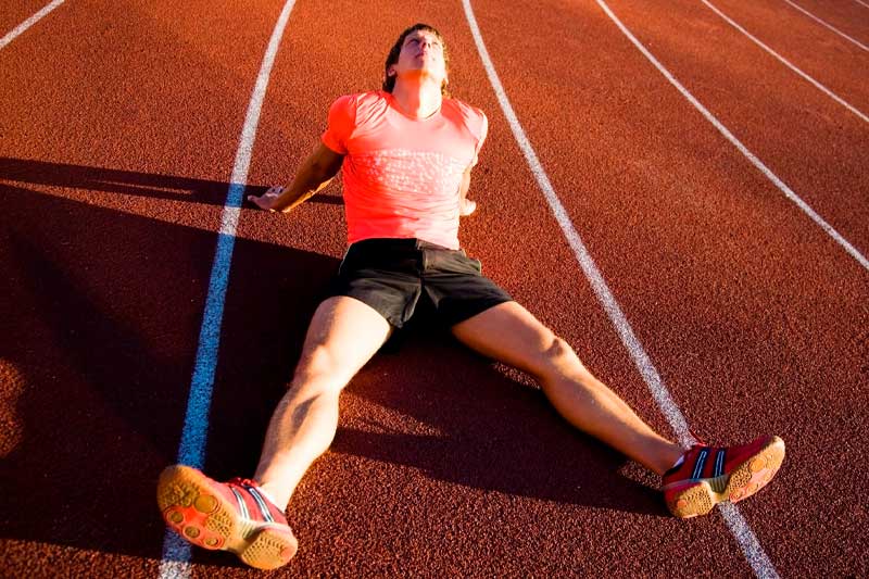 Как научиться быстро бегать и не уставать? 10 техник – фото