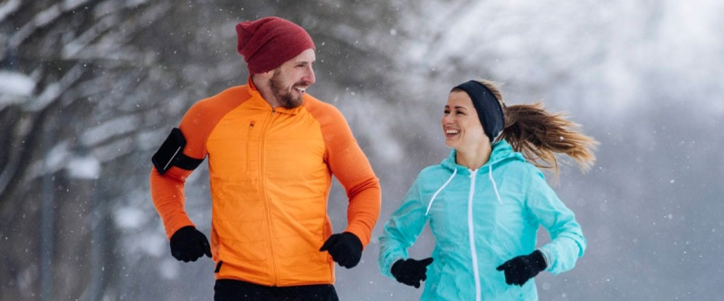 Зимний бег: выбираем спортивную одежду и аксессуары – фото