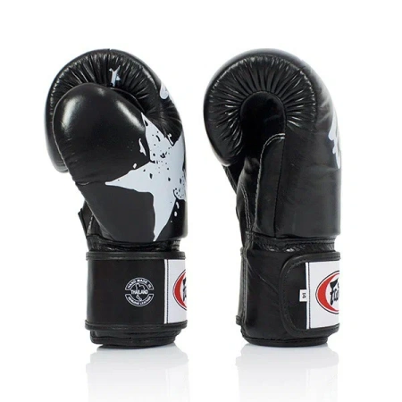 Боксерские перчатки Fairtex BGV1 Nation Print, тренировочные, чёрный – фото